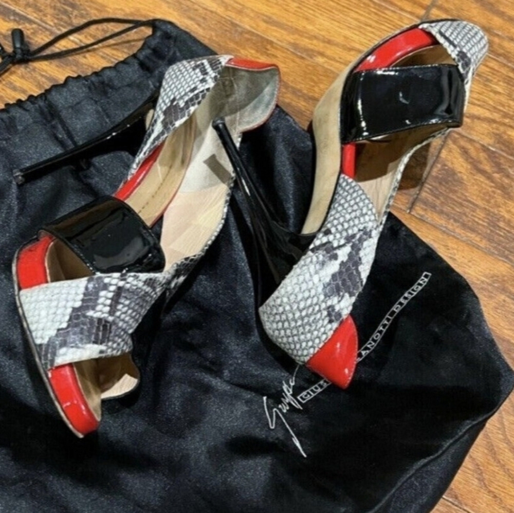 Giuseppe Zanotti Stylish Red and Black Peep-Toe Heels - Picture 2 of 5
